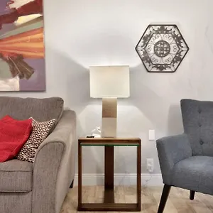 Modern Old Town 1 Bedroom Apartment