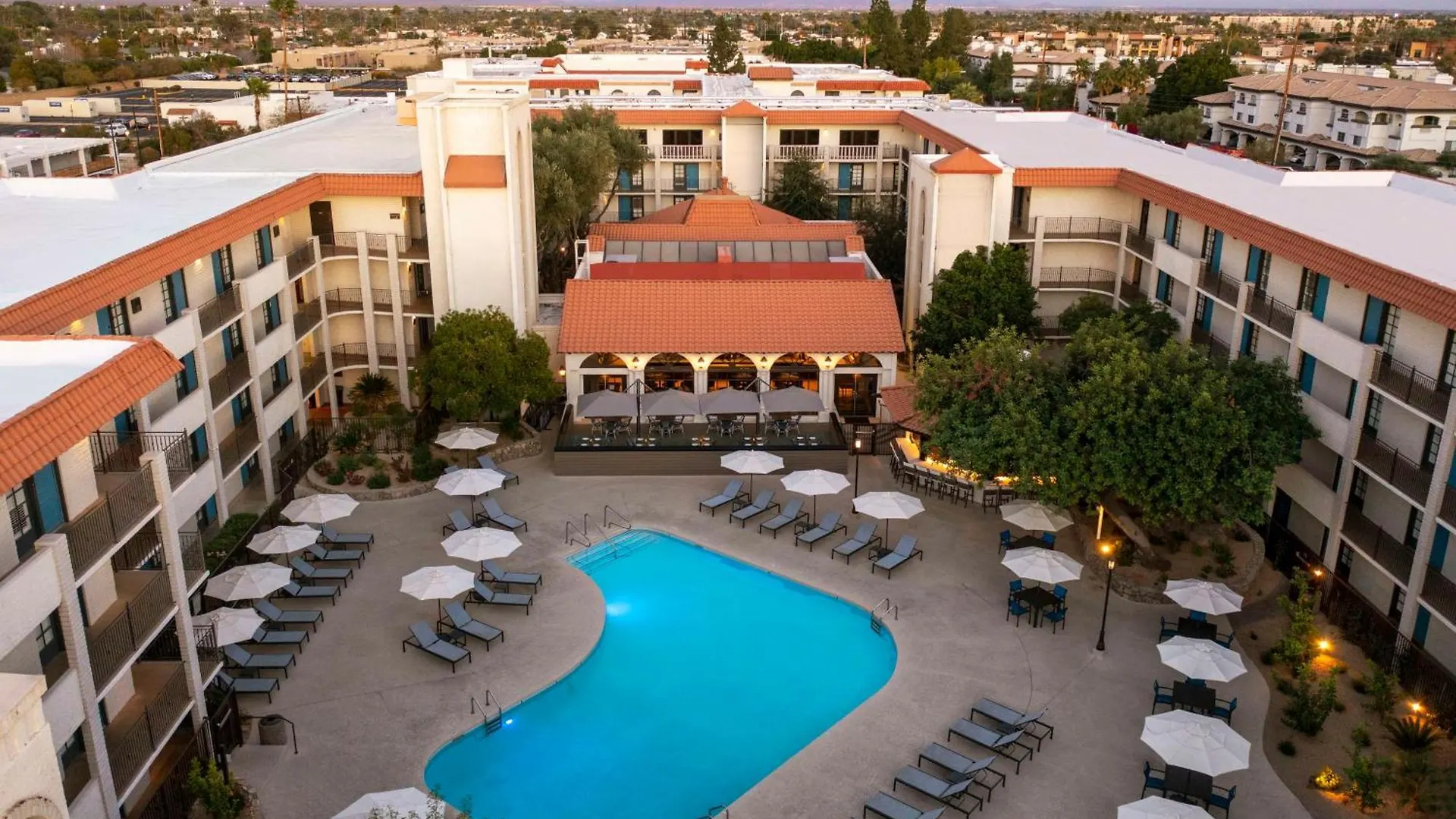 Embassy Suites By Hilton Scottsdale Resort 4*,