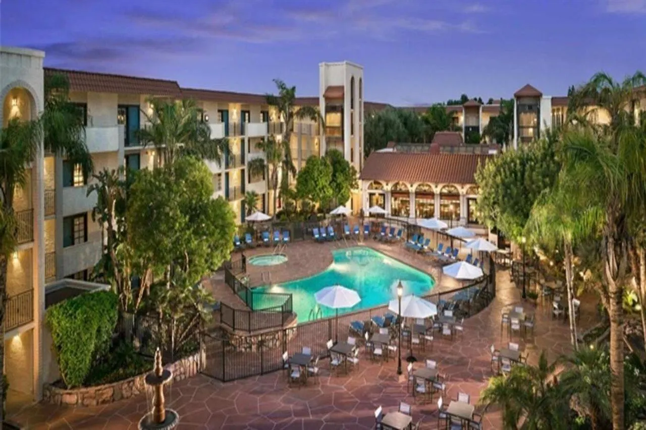 Embassy Suites By Hilton Scottsdale Resort 4*,