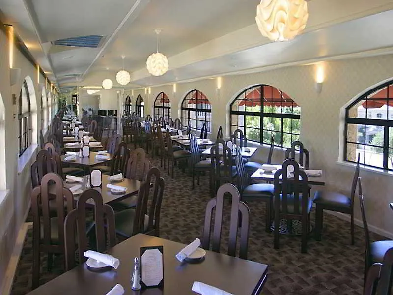 Embassy Suites By Hilton Scottsdale Resort 4*,