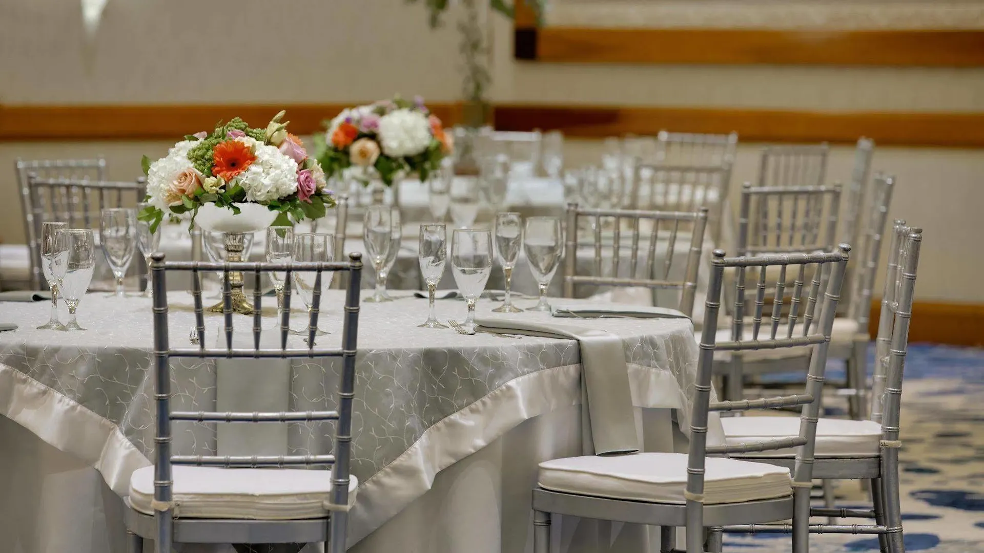 Embassy Suites By Hilton Scottsdale Resort