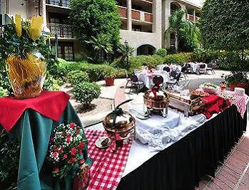 Embassy Suites By Hilton Scottsdale Resort
